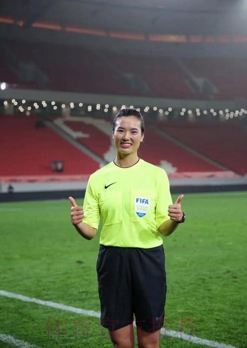 谢丽君将成为国内首位执裁男子足球顶级职业联赛的女子裁判员