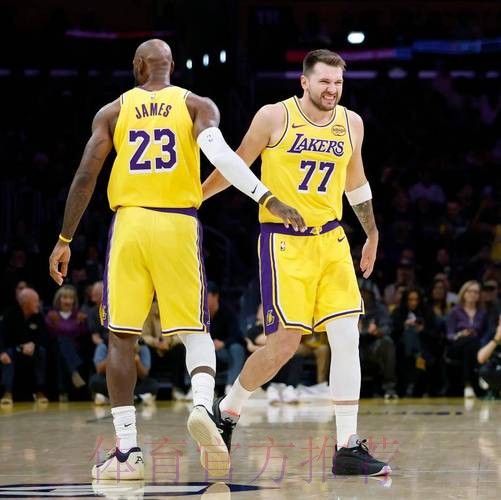 詹姆斯29+9东契奇39分 鲍尔30+11湖人惨败黄蜂