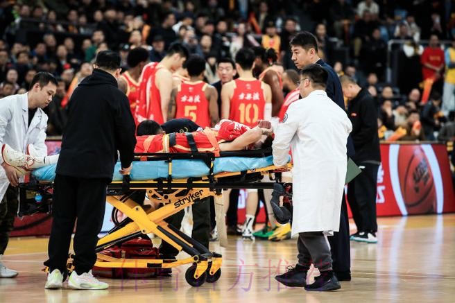 孙铭徽全场出战16分钟，5中3得到9分4板7助攻1抢断2盖帽